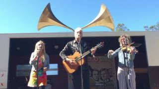 ROBYN HITCHCOCK &amp; EMMA SWIFT - &quot;Motion Pictures&quot; (Neil Young cover) 10/1/16