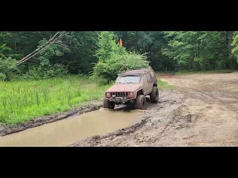 Jeep Cherokee Mudding On 37's at Rocks and Valley's Off-road Park