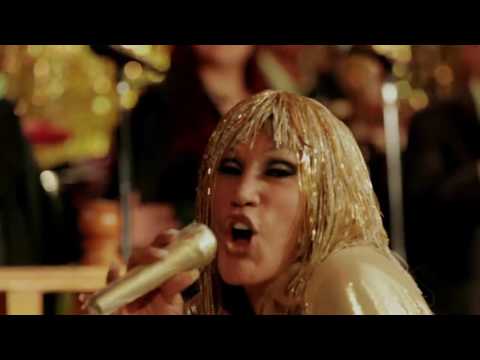 Laura León & Tropikal Forever - Lo Menea (she's a maniac, michael sembello cover)