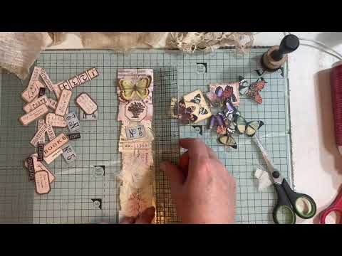Let’s make : A snippet roll using paper fabrics and embellishments