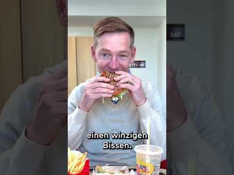 Video Thumbnail: McDonald’s-Chef testet Burger – und das Netz lacht über seinen „Mini-Bissen“ #shorts