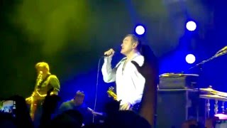 the world is full of crashing bores-Morrissey Luna Park 2015