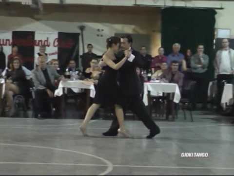  Paola Tacchetti  and  Alejandro Hermida  are  dancing  to  the  tango  "  La Copla Portena  "