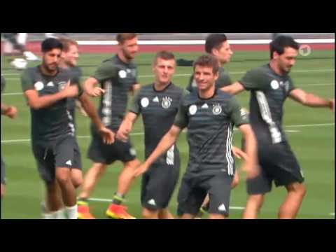 Joachim Löw/die Mannschaft - Sportschau 06/07/16