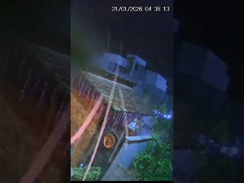 Casa desabando na tragédia de Rio Bananal em janeiro de 2026