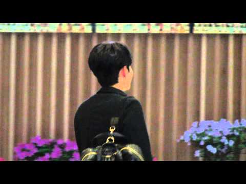 140404 Ryeowook Sukira Ending waving goodbye