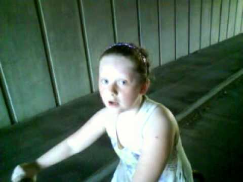 Tasha singing Calon Lan aged 7 years old.MP4