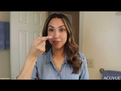 How to Put on Contact Lenses