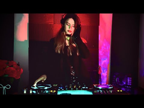 Clara Datz - Studio sessions (Deep/minimal Set)