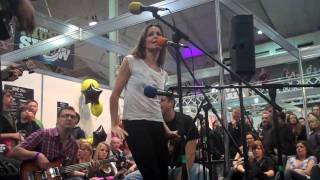 Download lagu Radio - Live at The Music Show mp3