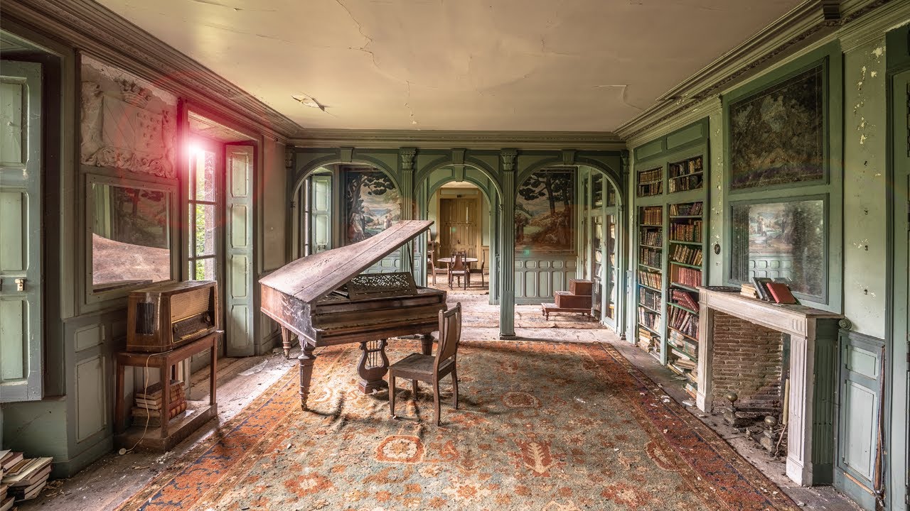 Enchanting Abandoned 17th-Century Chateau in France (Entirely frozen in time for 26 years)