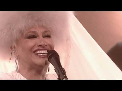 Lady Blackbird - Feel It Comin' [Live on Graham Norton] HD