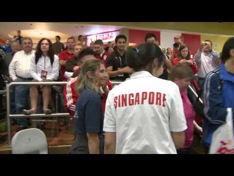 Bowlingdigital's 2008 BWC - Jasmine Yeong-Nathan, Singapore, rolls the third 300 game