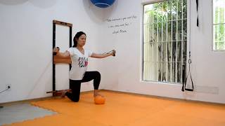 ExercÃcio na Posição Semi-Ajoelhada na Overball