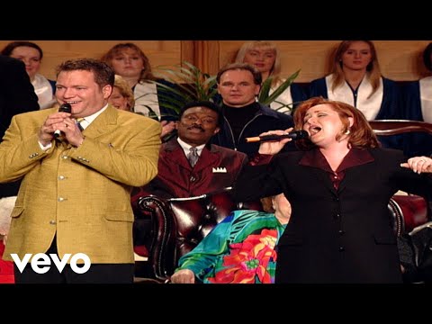 Bill & Gloria Gaither - Stepping On the Clouds [Live] ft. The Hoppers