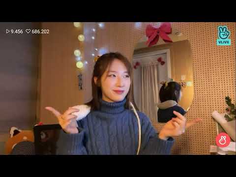 Haseul dancing to  uncover