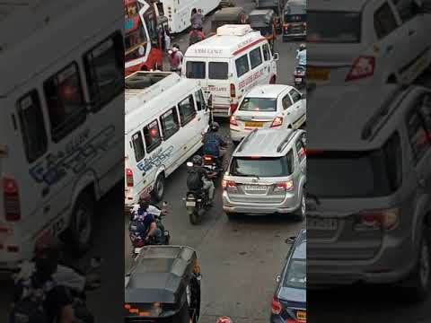 Ambulance not given way by SUV ahead