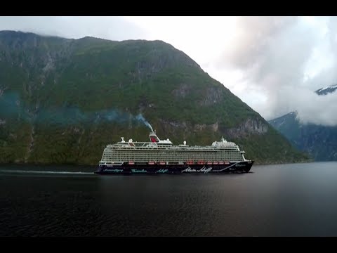 Cruising into Geirangerfjord to Geiranger, Norway [Time Lapse]