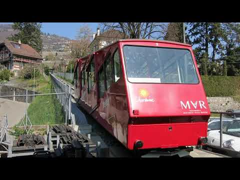 Standseilbahn 1800.01 Vevey - Mont Pèlerin - Wagen kommt in die Talstation 2020 - funicular - funi
