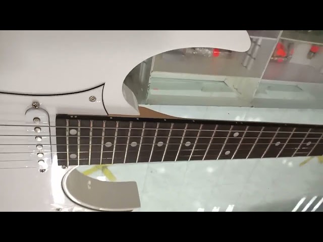 Vídeo relacionado con Ibanez GRG140-WH - Guitarra eléctrica, color blanco