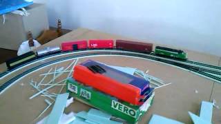 preview picture of video 'Athearn F7A RTR DCC Converted With Freight Train'