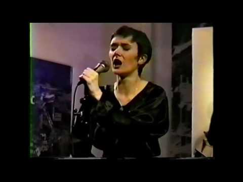 Muriel Louveau sings  Kurie