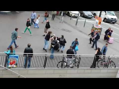 Frankfurt am Main Streetfight / Hbf Kaiserstr. #Opa geht mit drauf 👊