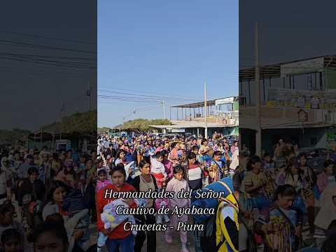 Hermandades del Señor Cautivo de Ayabaca avanzando por el pueblo de Crucetas