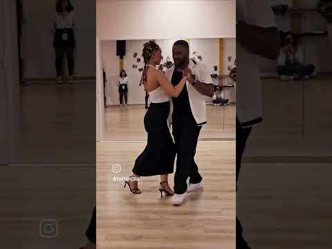 @therrydrn 🎶"Chama a policia" @jennycabral__, Dotorado Pro📽@camille.latin.dancer 🌍@festivalmelidance