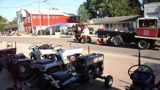 preview picture of video 'New Paris Indiana Lawnmower Pulls'