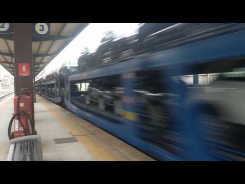 La E.652 in  transito alla stazione di Termoli