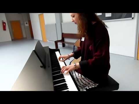 La poupée russe au piano