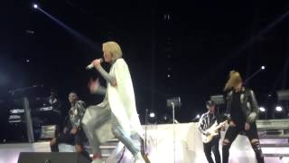 Britt Nicole // &quot;Heart Of Stone&quot; [Live]