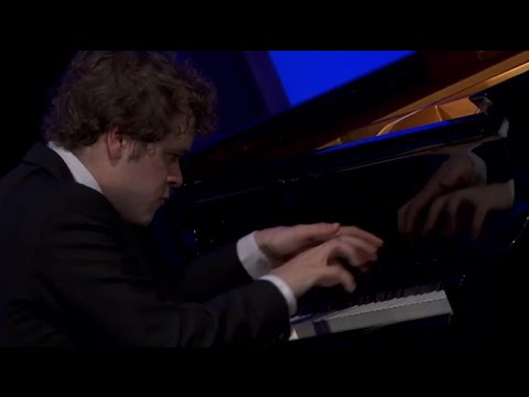 Benjamin Grosvenor ~ Chopin, Mompou, Medtner, Ravel, Gounod-Liszt ~ video 2014