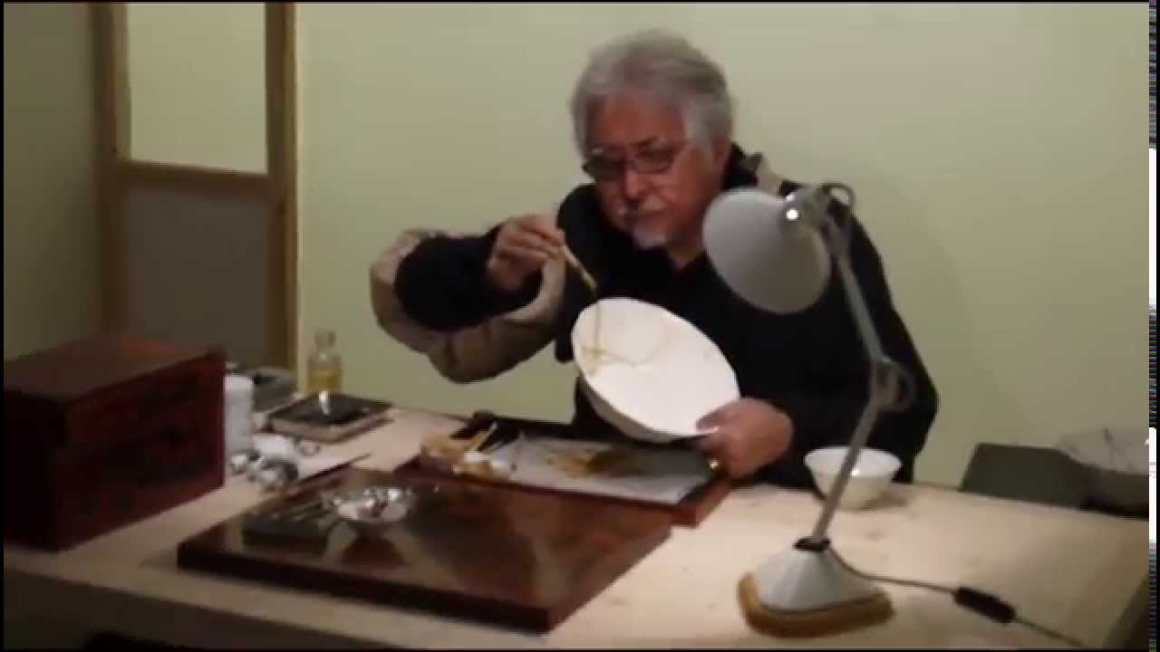 Maître Kintsugi Showzi Tsukamoto en pleine démonstration - Maison et Objet septembre 2015