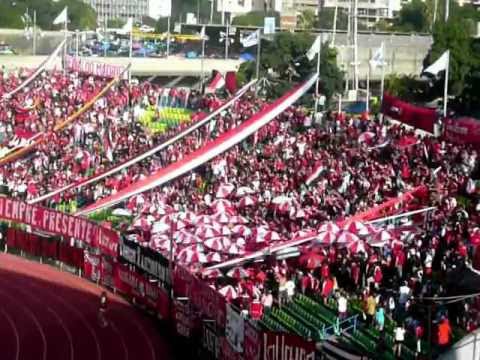 "Entrada De La Barra Del Caracas FC (Caracas FC - Trujillanos FC)" Barra: Los Demonios Rojos • Club: Caracas
