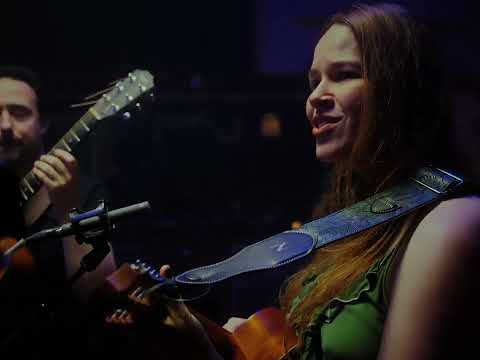 J.U.NE - Queens // Célia Forestier