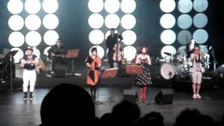 Fernanda Takai & Maki Nomiya - Twiggy Twiggy (São Paulo, 2011)