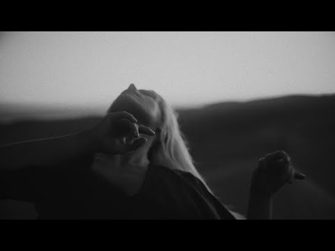 Izes - Drop that bomb