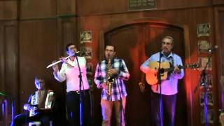 Shlomo Carlebach │Ledor Vador לדור ודור │Benyamin Steinberg (הזמר והיוצר בנימין שטיינברג) - התמונה מוצגת ישירות מתוך אתר האינטרנט יוטיוב. זכויות היוצרים בתמונה שייכות ליוצרה. קישור קרדיט למקור התוכן נמצא בתוך דף הסרטון