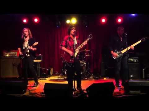 Radio - The Paper Hangers