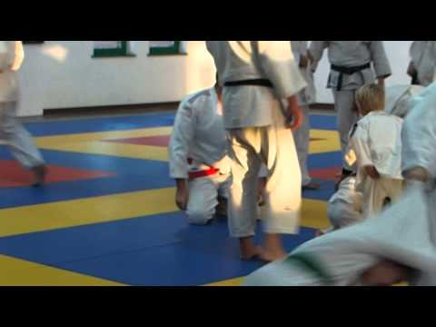 Selyan en plein combat de judo avec Matthieu Bataille