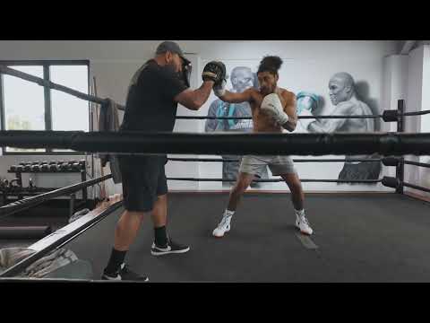 Training a Pro Boxer: Light Pad Work with Paulo (Full Session)