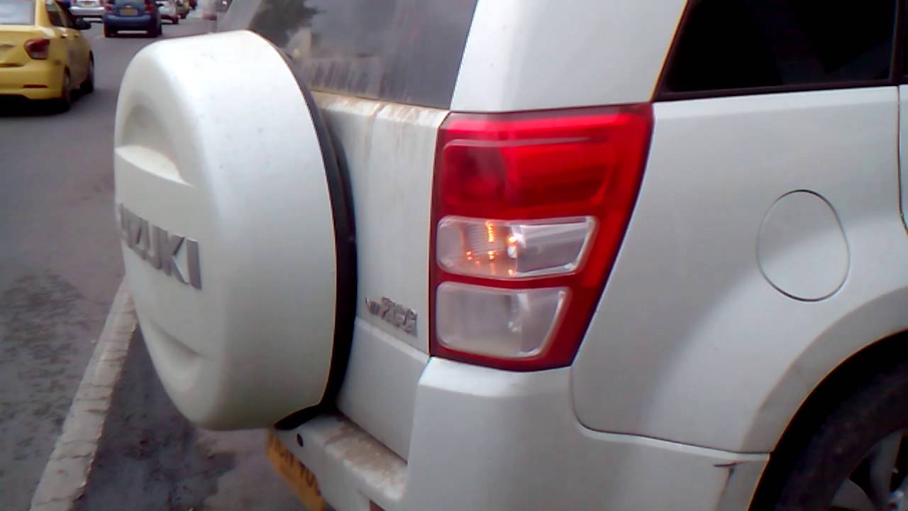 Obstrucción de la calzada peatonal de la calle 80 entre carreras 77 y 78 . Como les parece.