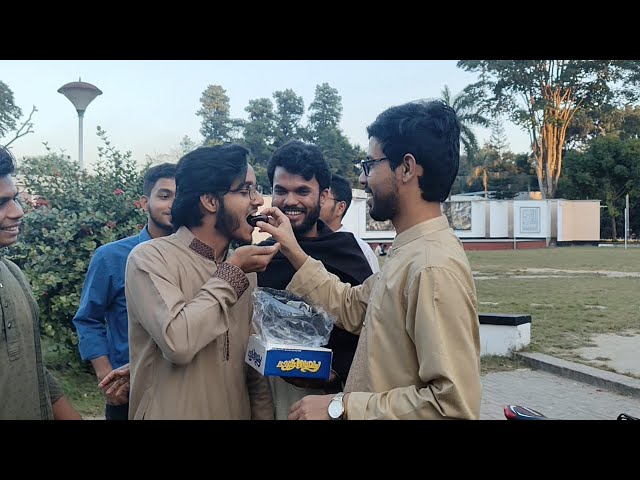 হাসিনার মৃত্যুদন্ডের রায়ে রাবিতে  মিষ্টি বিতরণ