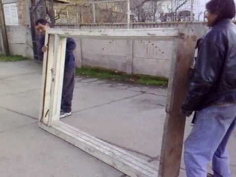 Ciganska Posla, Tobi prodaje vrata