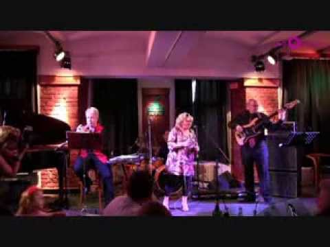 Věra Špinarová na závěrečném koncertě Pop Academy