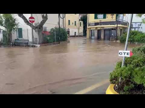 Maltempo, lungomare e centro di Cavo allagati