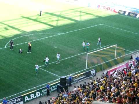 Dynamo Dresden - Werder II. 2:1 11.04.2009 Geschlagene verlassen den Rasen