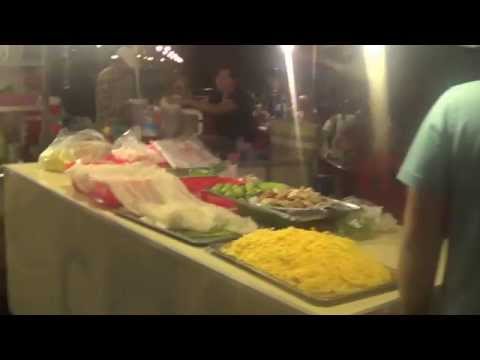 Eating out at the Night Markets in Phnom Penh, Cambodia